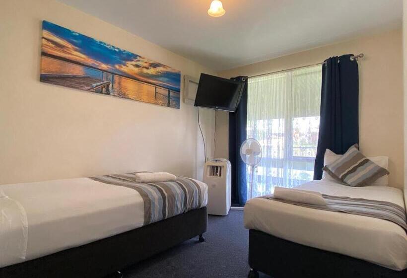 Семейный Номер, Motel Kempsey