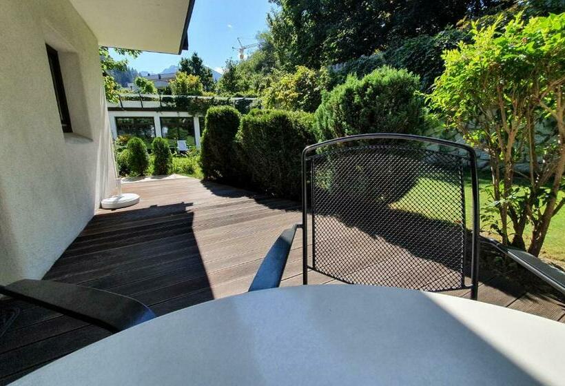 إستديو قياسى مزود بشرفة, Residence Silvester