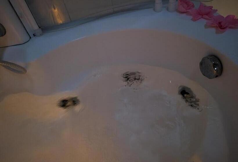 غرفة قياسية سرير كينج, Nula Private Suites