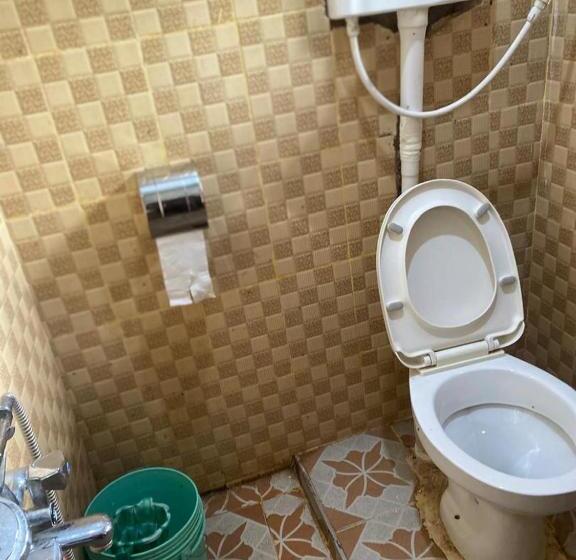 غرفة قياسية مطلّة علي البحيرة, Nzimano Hostel