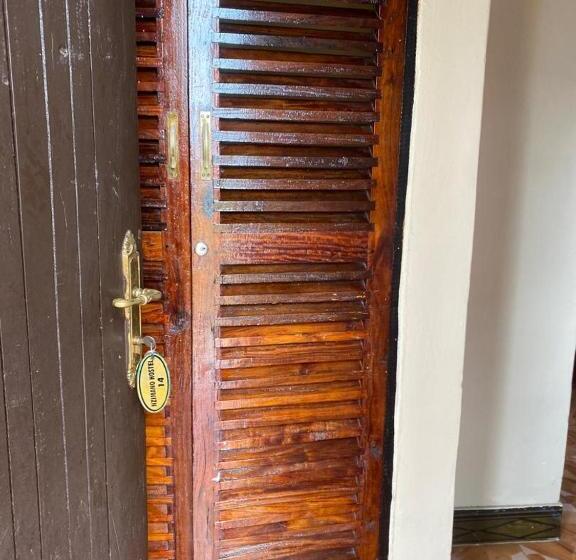 غرفة قياسية, Nzimano Hostel