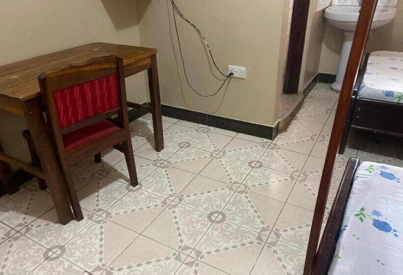غرفة قياسية, Nzimano Hostel