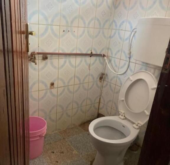 Номер Стандарт, Nzimano Hostel
