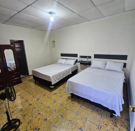 اتاق استاندارد, Hostal Casa 25