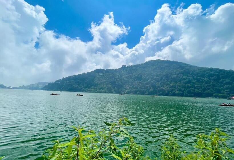豪华房间, Central Hotel By Rb Group Mall Road Prime Location In Front Of Naini Lake Hygiene And Spacious Room
