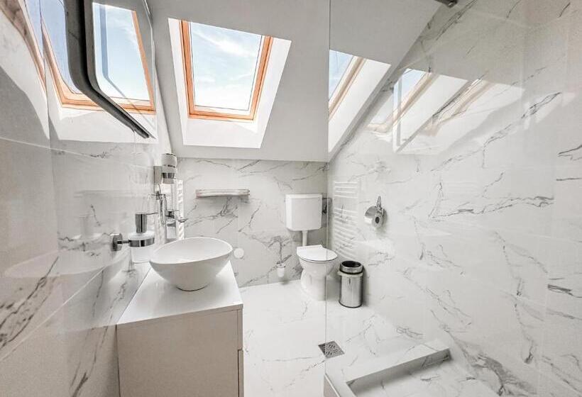 جناح مزوَّد بشرفة, Complex Vila Rania