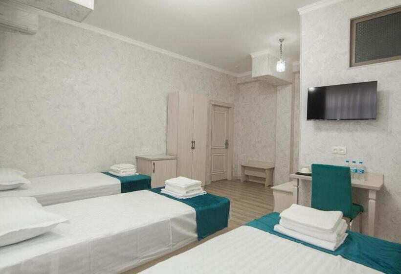 חדר סופריור לשלושה, Mercuri Meridian