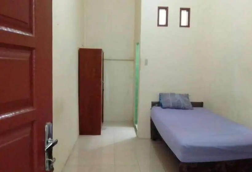 エコノミールーム, Spot On 93851 Fermansio Homestay 1