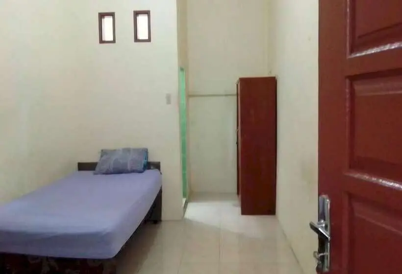 エコノミールーム, Spot On 93851 Fermansio Homestay 1