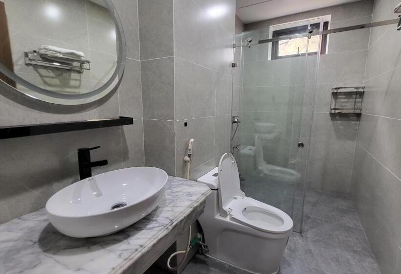 اتاق لوکس با تخت بزرگ, Lotus Premium Lodge