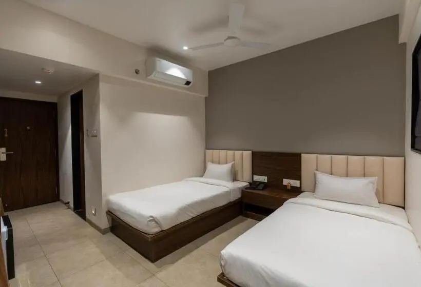 スタンダードルーム, The Living Hub Hotel, Kolhapur  Walkable From Central Bus Station