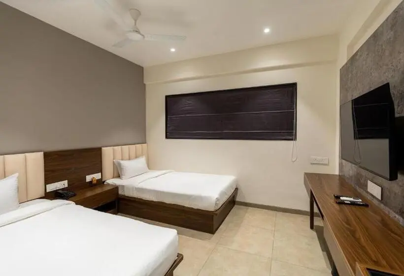 スタンダードルーム, The Living Hub Hotel, Kolhapur  Walkable From Central Bus Station