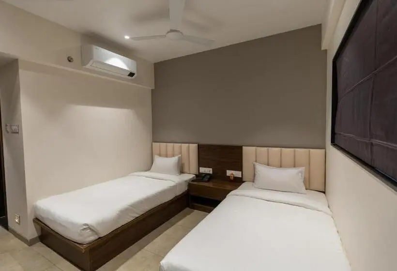 スタンダードルーム, The Living Hub Hotel, Kolhapur  Walkable From Central Bus Station