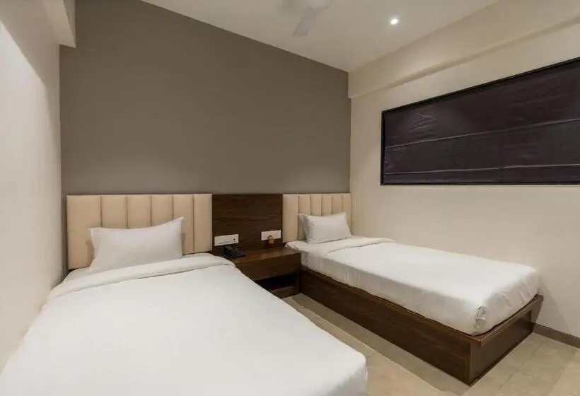 スタンダードルーム, The Living Hub Hotel, Kolhapur  Walkable From Central Bus Station
