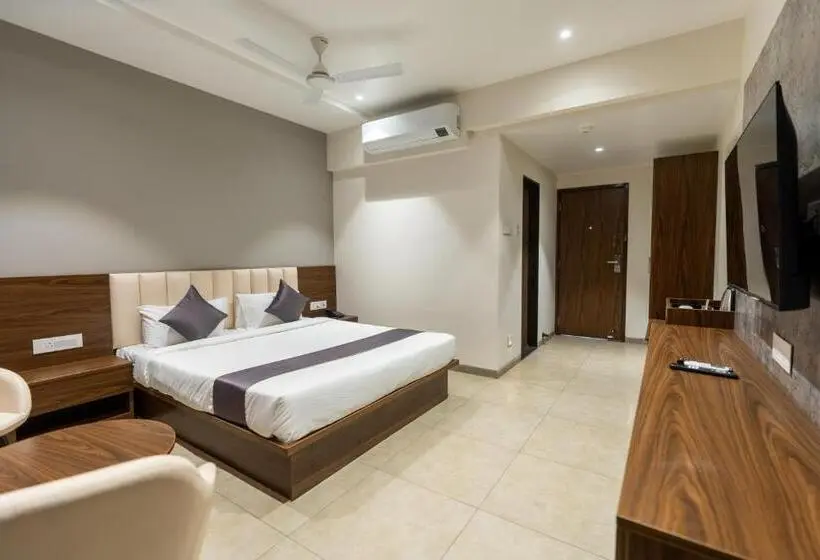 デラックスルーム, The Living Hub Hotel, Kolhapur  Walkable From Central Bus Station