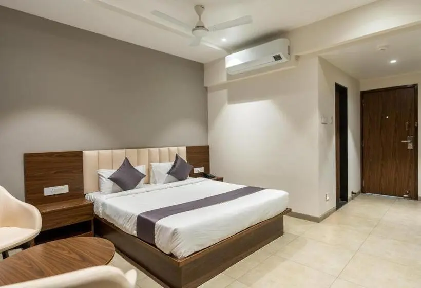 デラックスルーム, The Living Hub Hotel, Kolhapur  Walkable From Central Bus Station