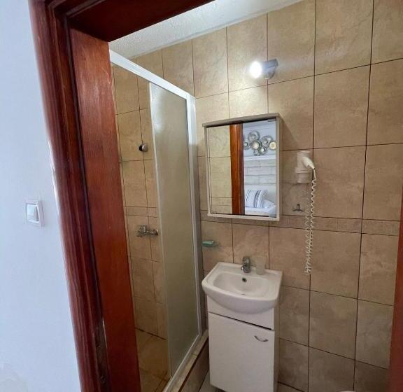 آپارتمان 1 خوابه با چشمانداز استخر, Yellow Villa With A Sea View