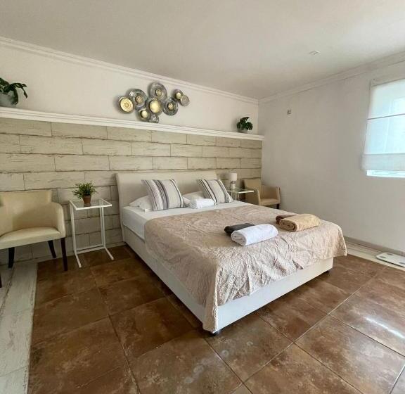 آپارتمان 1 خوابه با چشمانداز استخر, Yellow Villa With A Sea View