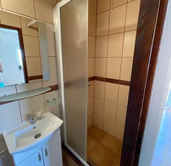 آپارتمان 1 خوابه با چشمانداز استخر, Yellow Villa With A Sea View