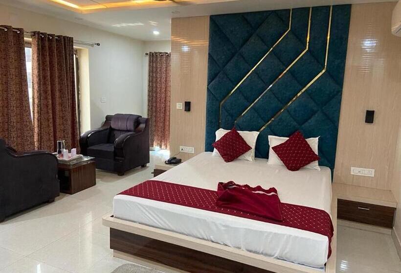 Номер Deluxe, The Grand Touch & The Royal Touch, New Digha ! Easygooroms