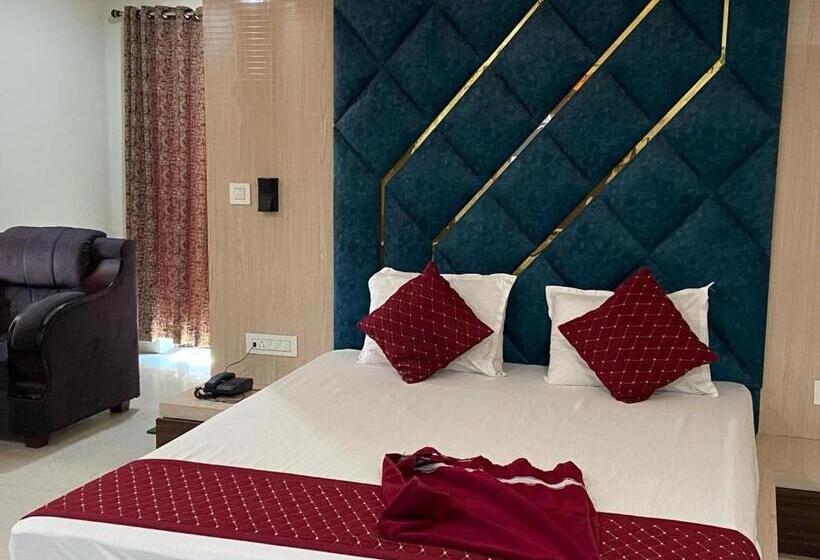 Номер Superior Кровать Кинг, The Grand Touch & The Royal Touch, New Digha ! Easygooroms