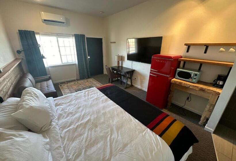 غرفة سوبيريور سرير كينج, Neon Cowboy Roadhouse At Hunters Hot Springs