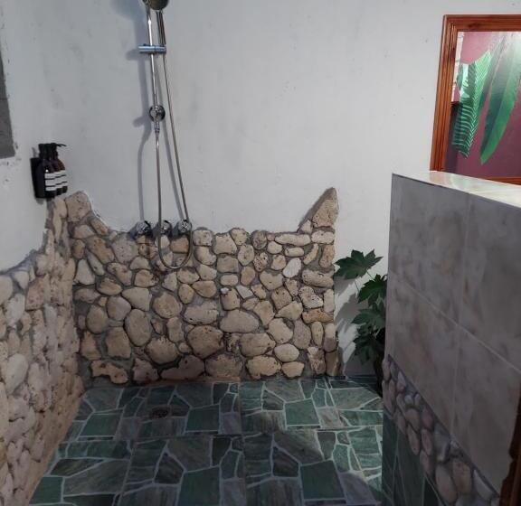 اتاق استاندارد با چشم‌انداز دریا, Humble Boy Retreat Storeroom Cabin