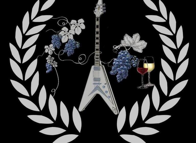 Номер Стандарт, Del Vino Bar à Vin & Guitares