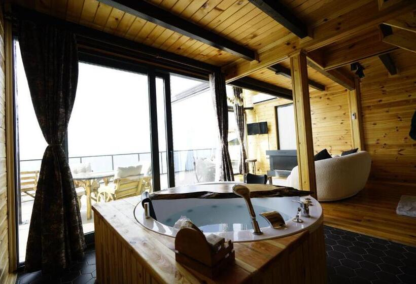 キングサイズベッドのスタンダードルーム, Venek Viila Suit