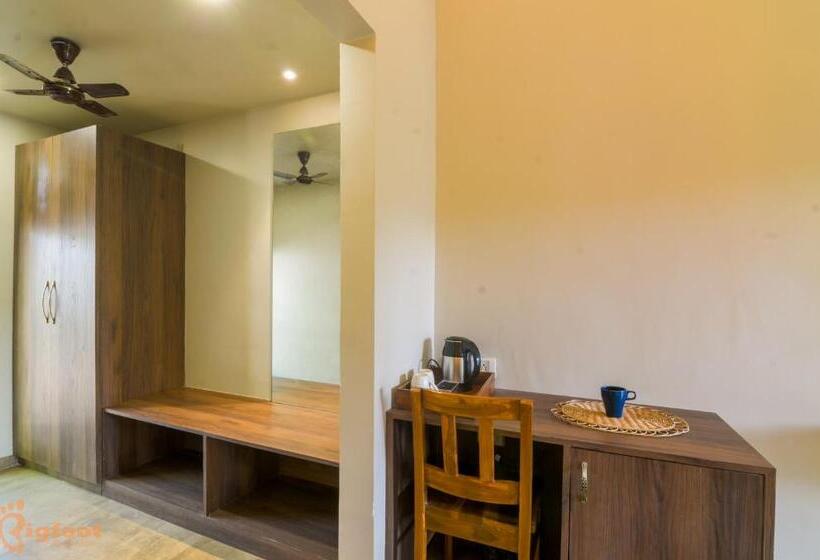 Люкс с Бассейном, Jomo Resort