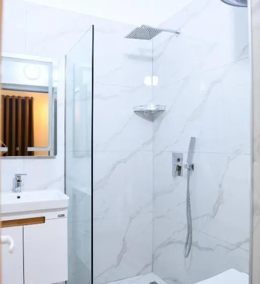 اتاق استاندارد سه نفره, Guest House Cela City Centre