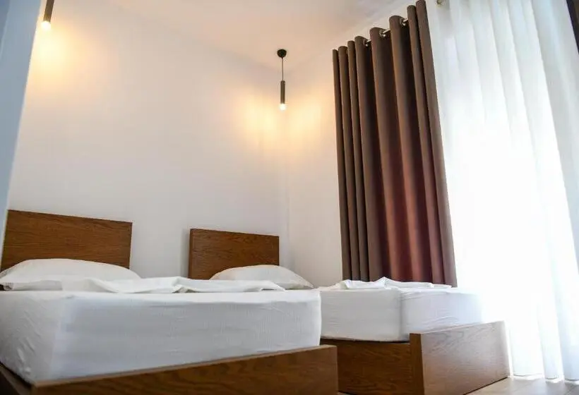 اتاق استاندارد سه نفره, Guest House Cela City Centre