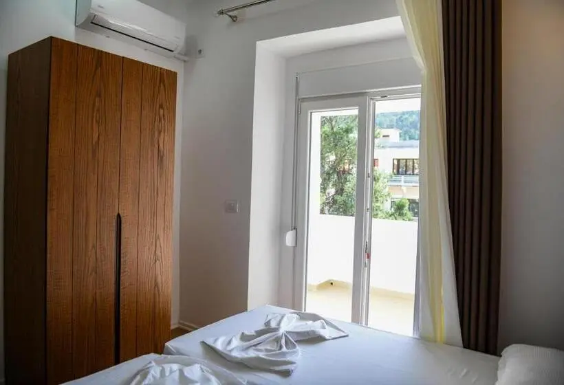 اتاق لوکس, Guest House Cela City Centre