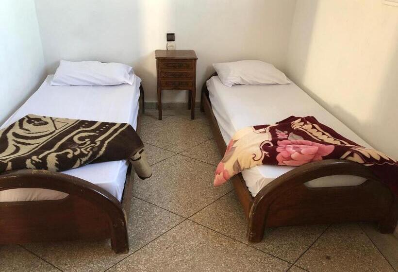 共用房间的床, Oceana Surf House