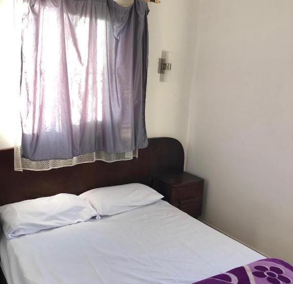 共用房间的床, Oceana Surf House