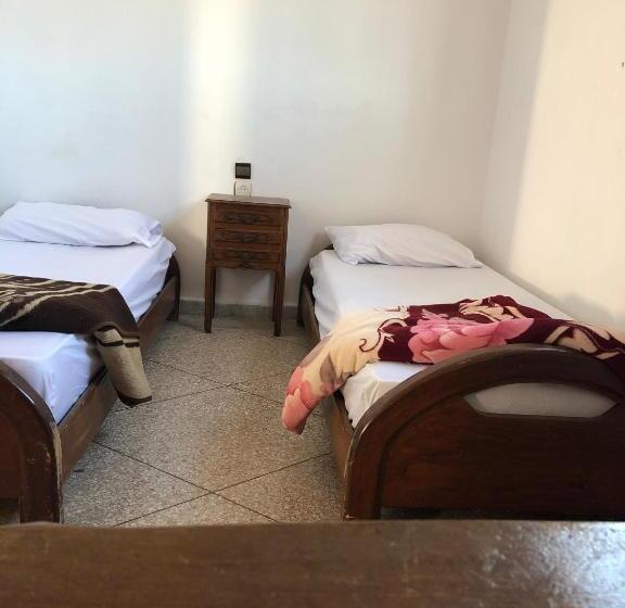 共用房间的床, Oceana Surf House