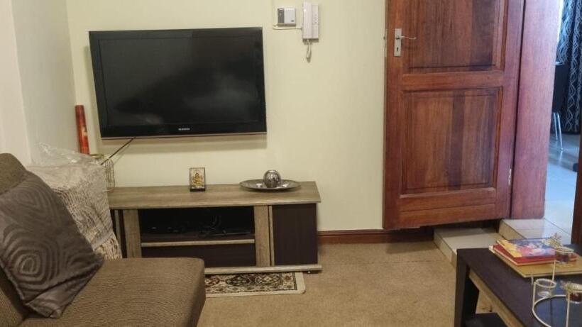 اتاق استاندارد, 7 On School   Cozy Guesthouse 15 Min Drive From Airport And Close To Major Highways