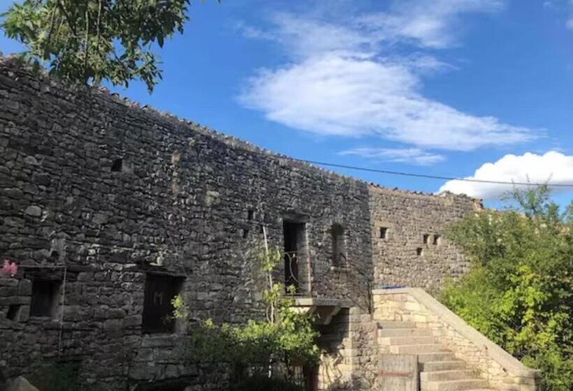 غرفة قياسية مزوَّدة بتراس, La Terrasse ,jaccuzi Et Entree Privee