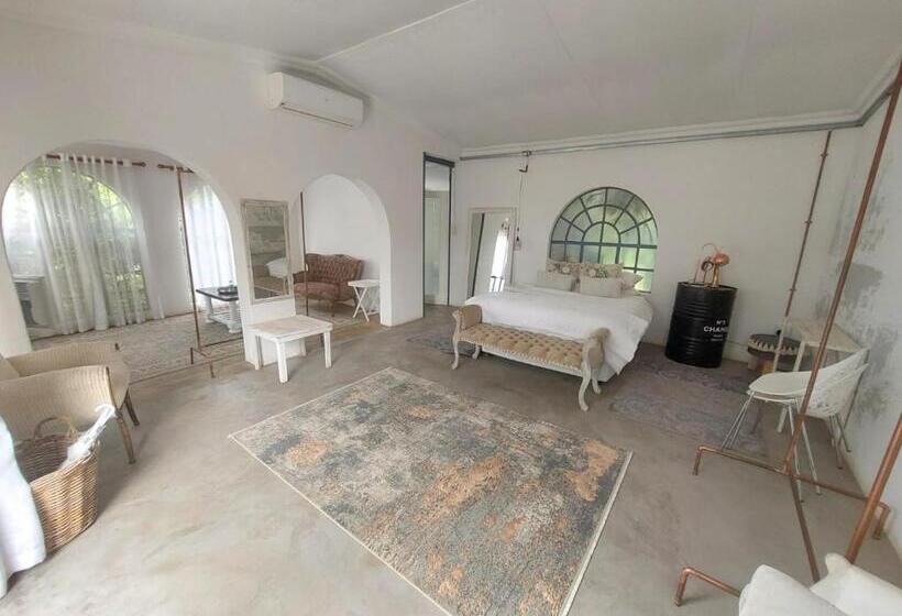 Family Suite, Lieu De Grace