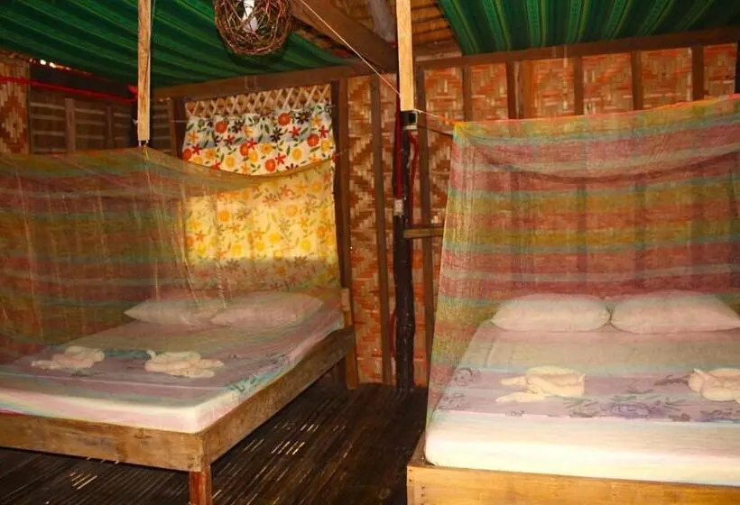 Standard Neljän Hengen Huone, Driftwood Village Resort