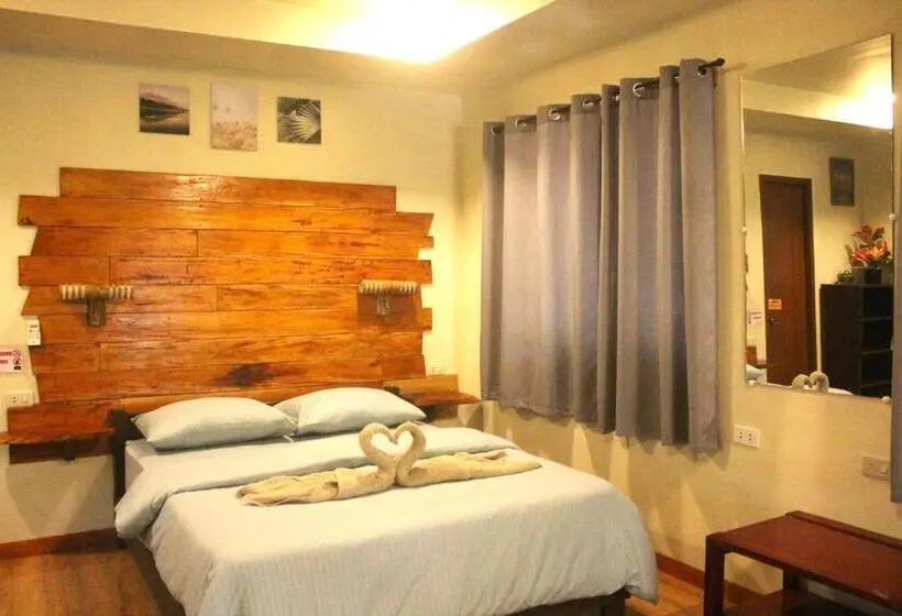 Perhehuone, Driftwood Village Resort