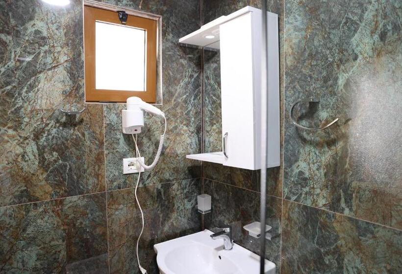 חדר סטנדרט, Gusto