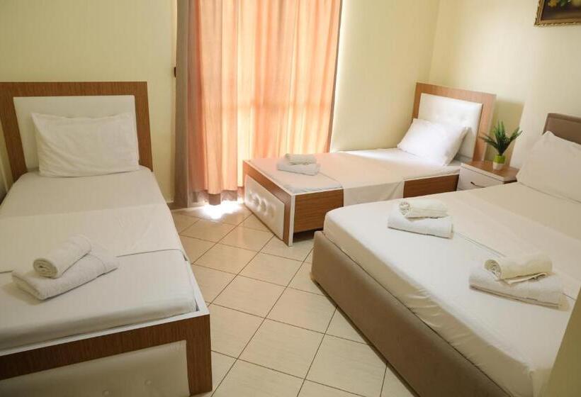 חדר לארבעה סטנדרטי עם מרפסת, Gusto