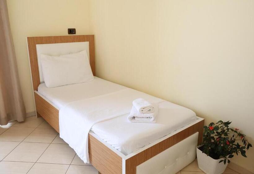 חדר לארבעה סטנדרטי עם מרפסת, Gusto