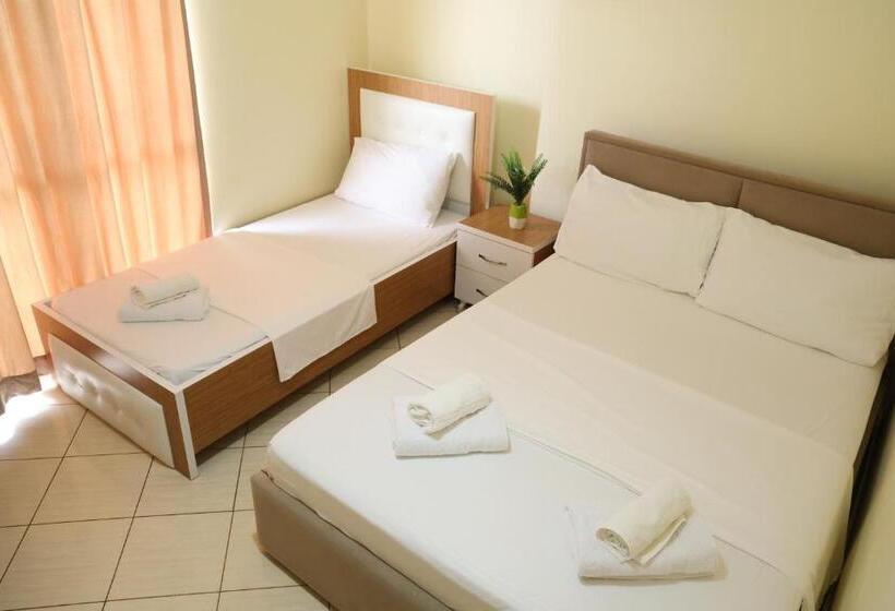 חדר סטנדרט לשלושה עם מרפסת, Gusto