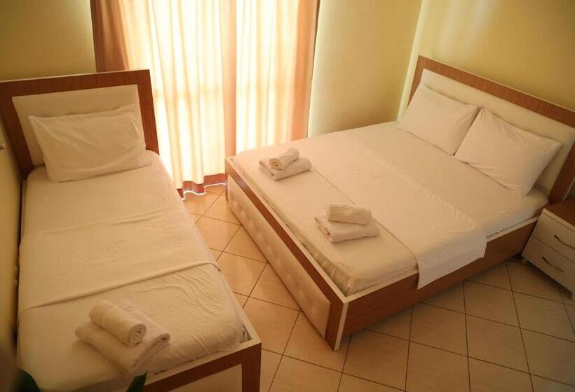 חדר סטנדרט לשלושה עם מרפסת, Gusto