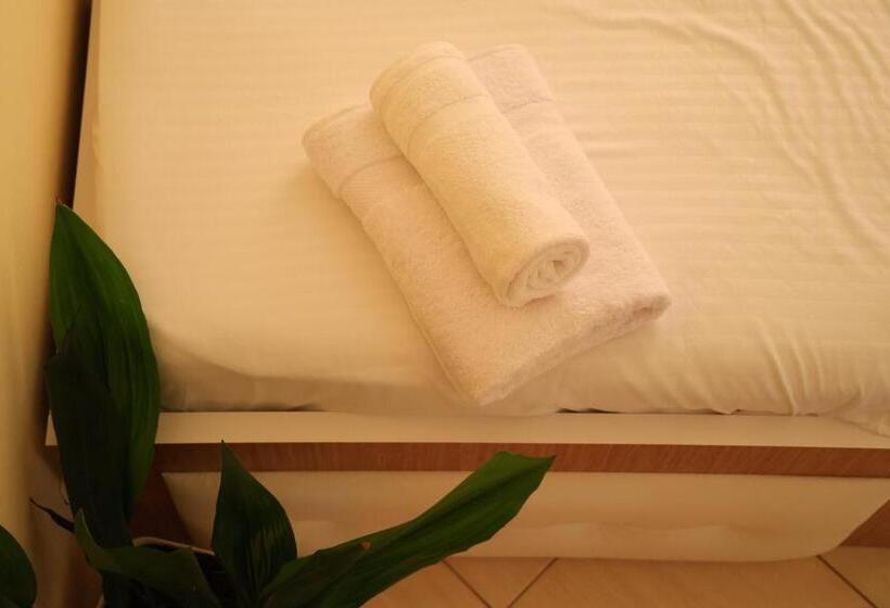 חדר סטנדרט לשלושה עם מרפסת, Gusto