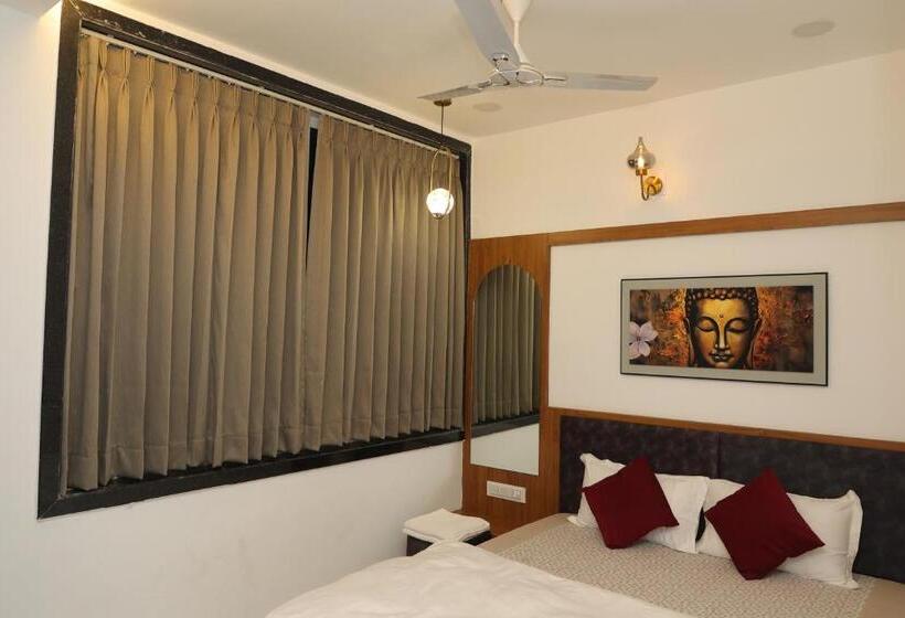 חדר משפחתי, Hari Home Stay