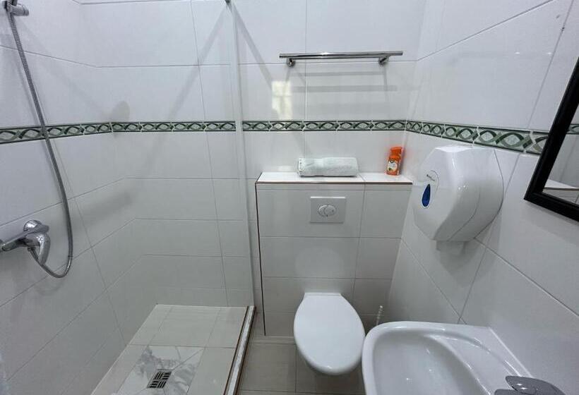 חדר סטנדרט, Monika