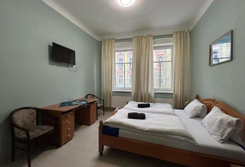 חדר סטנדרט, Monika